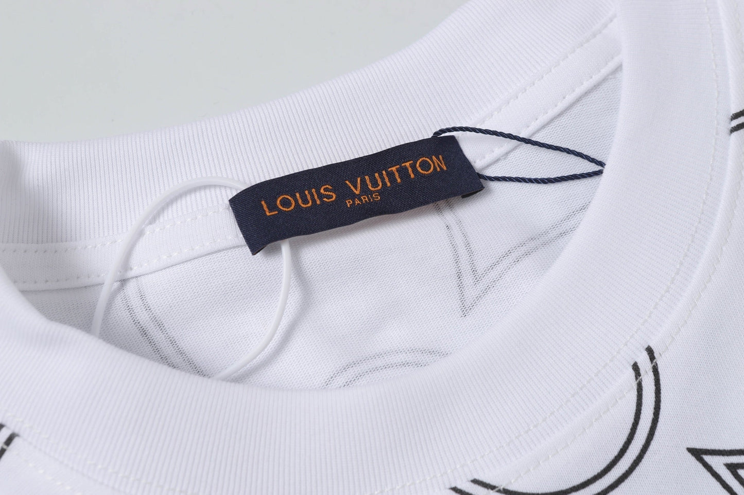 White fashion T-shirt 662