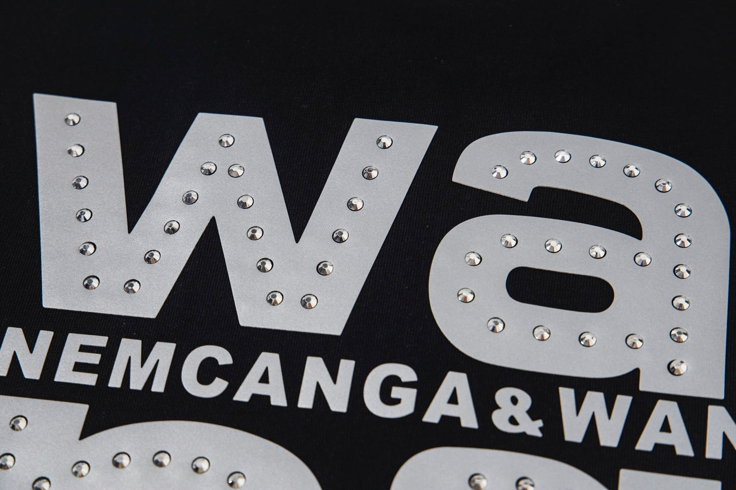 Rivet inlaid with concave silicone reflective T-shirt