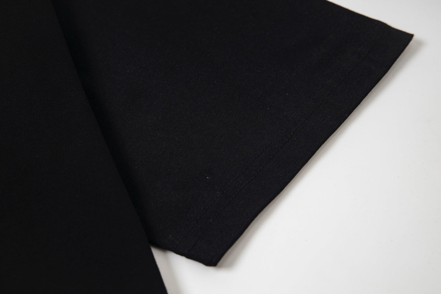 Rivet inlaid with concave silicone reflective T-shirt