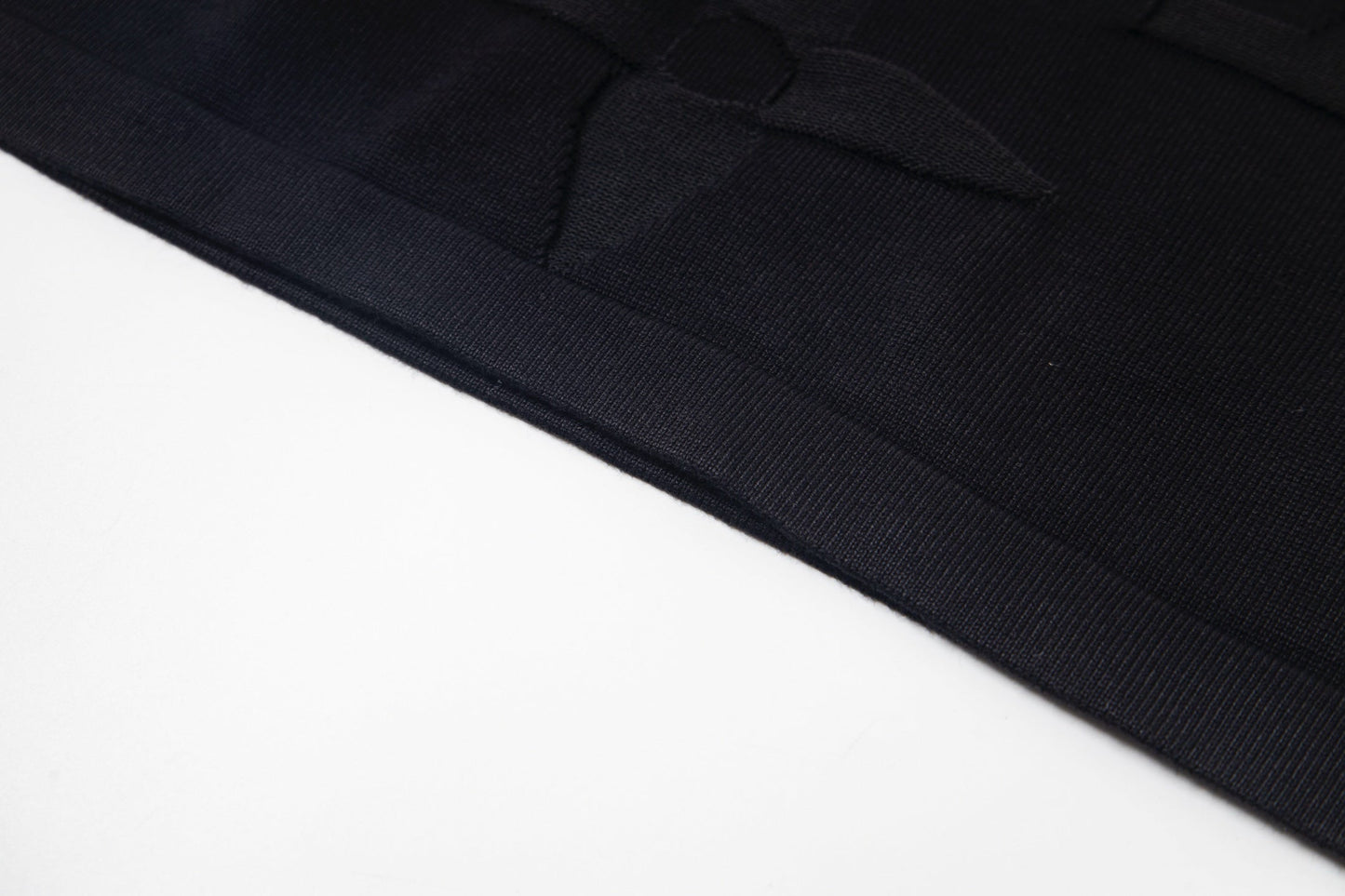 Steel-print relief limited knitted T-shirt