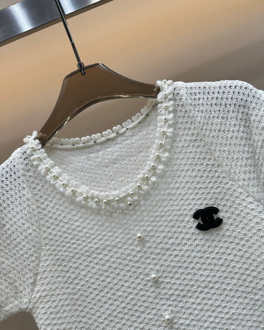 Knitted pearl hollow T-shirt